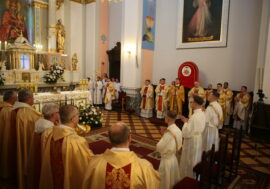 СВЯЩЕННИЧІ ТА ДИЯКОНСЬКІ СВЯЧЕННЯ У ХРАМІ СВ. СОФІЇ В ЖИТОМИРІ