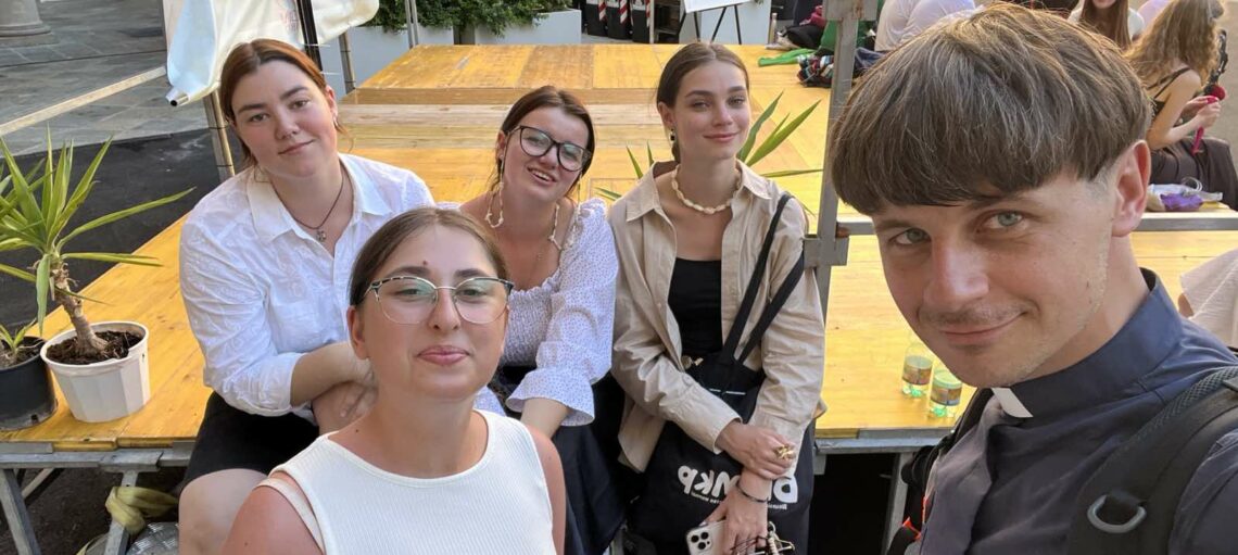 Отець Бистрицький: «Наша молодь приїхала до Риму молитися про мир»