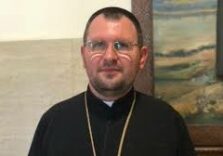 База даних українських дітей, депортованих до Росії. Розмова з єпископом Максимом Рябухою