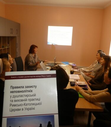Тренінг з правил захисту неповнолітніх у Гімназії ім. Івана Павла ІІ