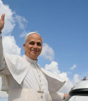 Папа зустрінеться з підлітками та молоддю своєї дієцезії