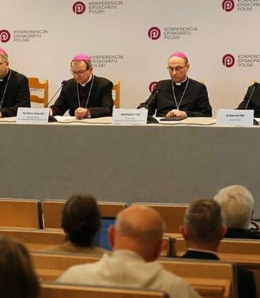 Польща: єпископат створив комісію щодо насильства над неповнолітніми