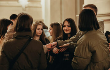 “Говоре, Господи, я слухаю” Закінчилось молодіжне чування у намірі молитов про покликання