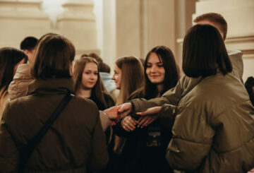 “Говоре, Господи, я слухаю” Закінчилось молодіжне чування у намірі молитов про покликання